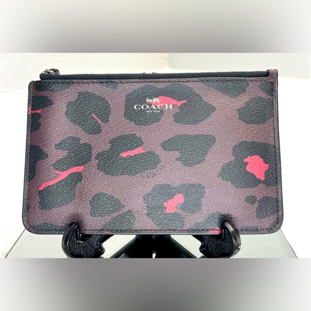In EUC Coach Oslet zippy pouch